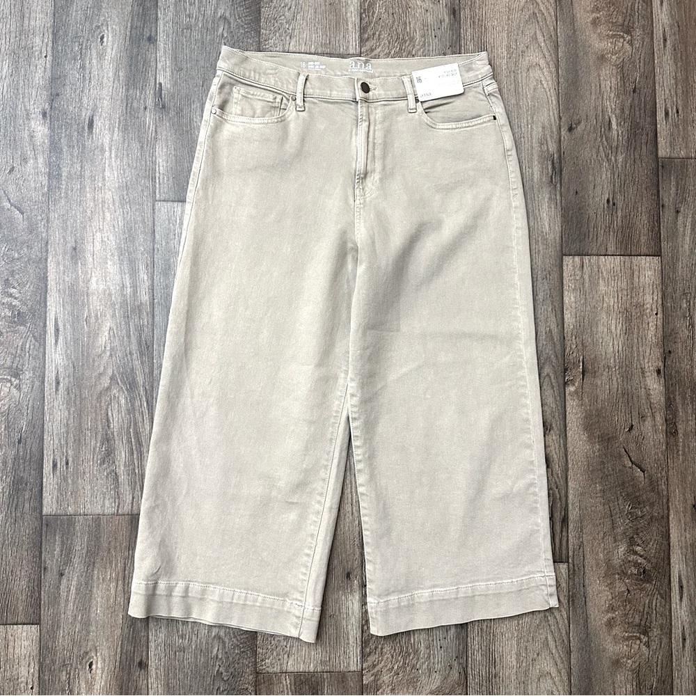 a.n.a high rise wide leg crop beige Women’s Pants Jeans Size 16
